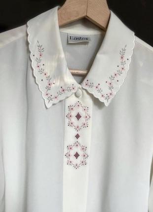 Очаровательная рубашка eastex, любой костюм или корсет верх рубашки украшен эстетическим воротничком и цветочной вышивкой. цвет ближе к молочному