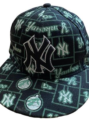 Кепка new york yankees в чорно-зеленому кольорі з великим лого