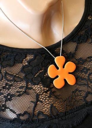 Яркий набор "цветы" серьги гвоздики и кулон на цепочке с оранжевой эмалью дания pilgrim7 фото
