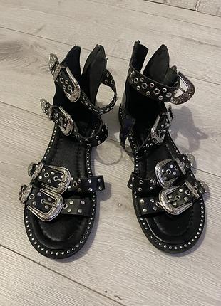Босоножки 👡