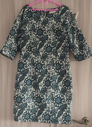 Красивое платье в идеальном состоянии