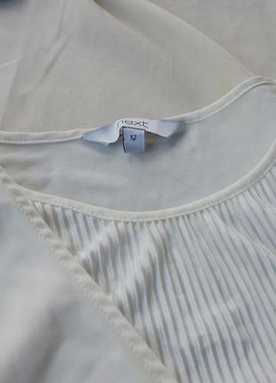 Актуальная белая блуза с имитацией запаха от next7 фото