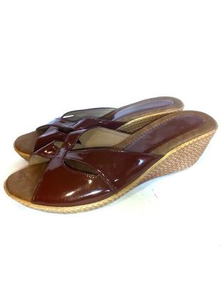 👠👠👠 лаковые шлёпанцы на невысокой танкетке, р.37-38 код s0859