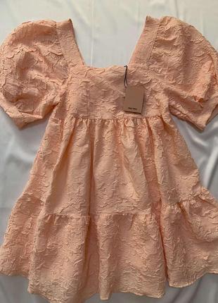 Платье  беби долл персикового цвета, в наличии