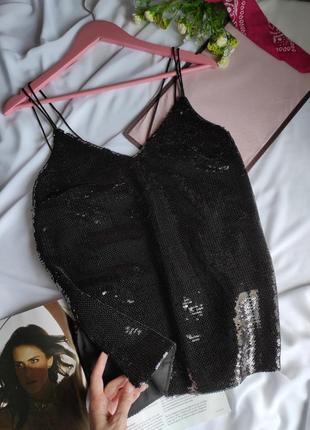 Блестящая майка женская в пайетках на бретельках с v вырезом с открытой спиной