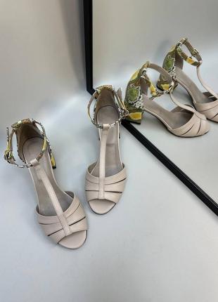 Босоніжки жіночі з натуральної італійської шкіри та замші жіночі на підборах