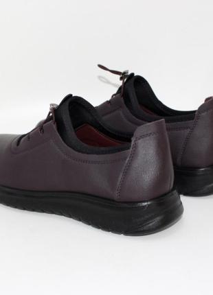Удобные осенние туфли для женщин в бордовом цвете.4 фото
