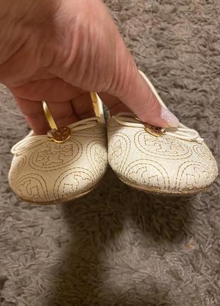 Балетки молочного кольору tory burch2 фото