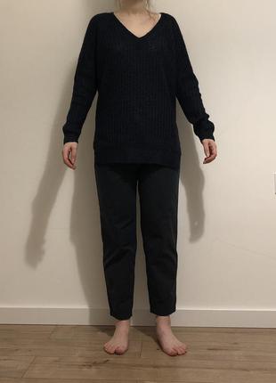 В'язаний темно-синій светр з v вирізом6 фото