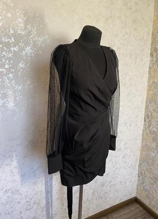 Короткое черное платье на запах с рукавами-сеткой в горох1 фото