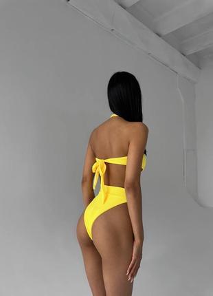 Жовтий відкритий суцільний купальник8 фото