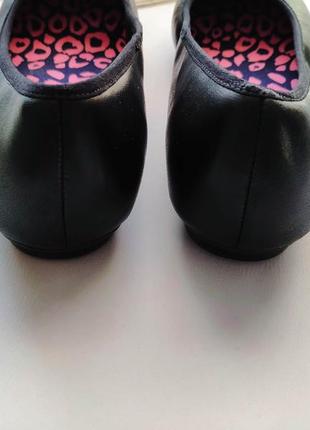 Новые кожаные туфли для девочки3 фото