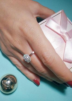 Срібна каблучка перстень дама з білими камінцями різного розміру5 фото