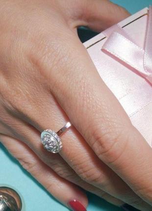 Срібна каблучка перстень дама з білими камінцями різного розміру3 фото