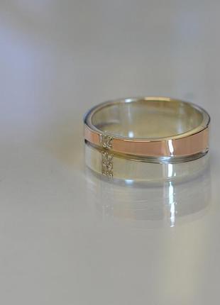 Обручальное кольцо из серебра с золотыми пластинами и черными цирконами