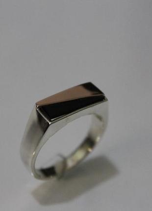 Перстень срібний із золотими напайками та чорним оніксом чоловічий3 фото