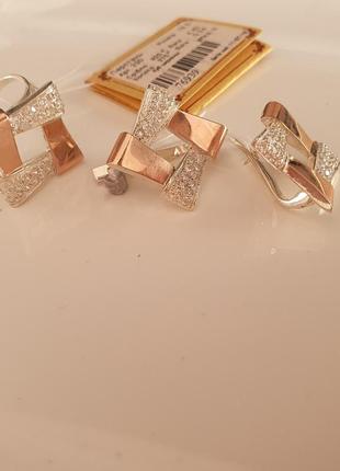 Серебряный набор квадратной формы с фианитами и золотыми пластинами