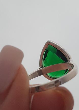 Серебряный комплект серьги и кольцо с большими зелеными камушками9 фото