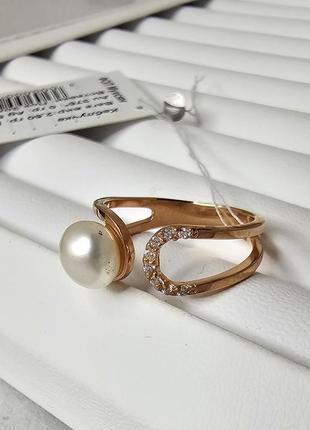 Серебряное кольцо с позолотой и белой жемчужиной незамкнутое6 фото