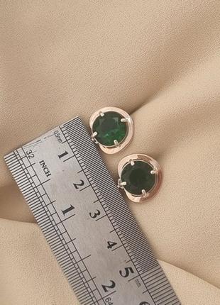 Срібні сережки із золотими вставками та зеленим камінням9 фото