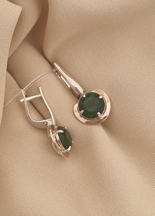 Срібні сережки із золотими вставками та зеленим камінням3 фото