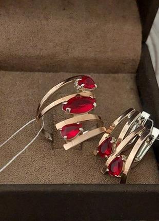 Срібний гарнітур каблучка та сережки забава із золотом та червоними камінцями3 фото