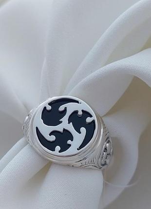 Перстень серебряный мужской с круглым черным ониксом и узором3 фото