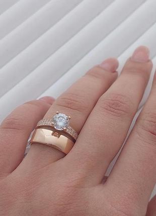Золотое обручальное  кольцо с большим фианитом9 фото