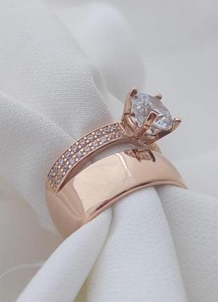 Золотое обручальное  кольцо с большим фианитом6 фото