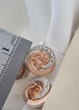 Срібний комплект із золотими вставками сережки та каблучка з помаранчевими та білими цирконами8 фото