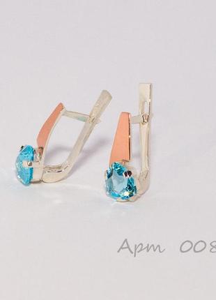 Серьги серебряные с золотыми напайками и зелеными треугольными цирконами