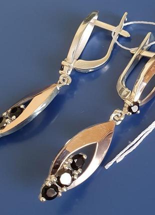 Сережки серебряные с золотой напайкой и черными фианитами висящие4 фото