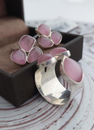 Срібний комплект сережки та каблучка з рожевими каменями улекситу2 фото
