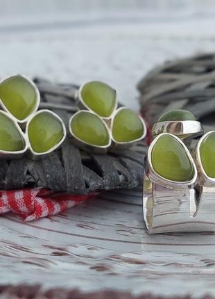 Серебряный комплект серьги и кольцо с камнями улексита1 фото