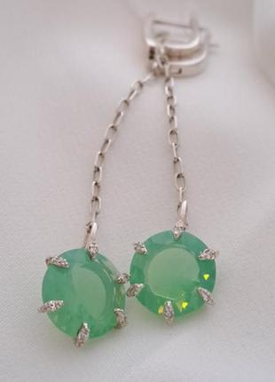 Комплект кольцо и серьги-висюльки из серебра с золотыми пластинами и зеленым опалом3 фото