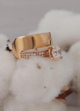 Серебряное двойное кольцо с позолотой как обручальное кольцо з большим цирконом7 фото