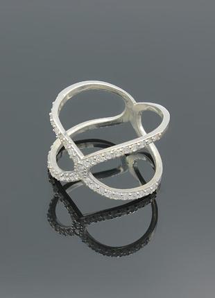 Серебряное кольцо нежность минималистичное с белыми фианитами по форме украшения