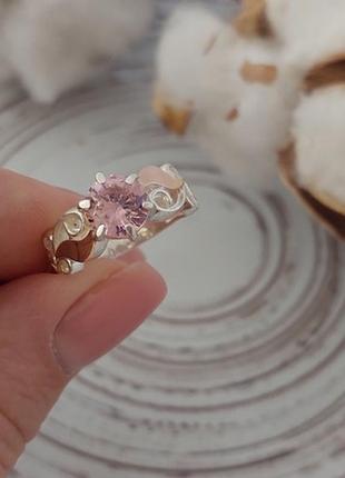 Серебряный комплект кольцо и серьги дженифер с золотом и розовыми фианитами8 фото
