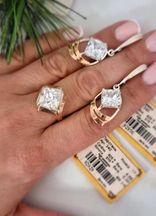 Гарнитур серебряный кольцо и сережки с золотыми пластинами и большими цирконами3 фото