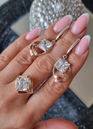 Гарнитур серебряный кольцо и сережки с золотыми пластинами и большими цирконами4 фото
