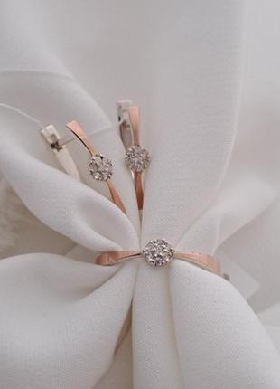 Комплект кольцо и серьги серебряный с золотыми пластинами и круглыми цирконами4 фото