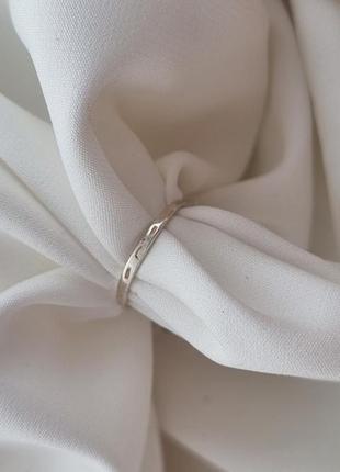 Каблучка срібна із золотими вставками білою перлиною та цирконами8 фото