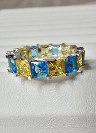 Серебряное кольцо с желтыми и голубыми фианитами дорожка