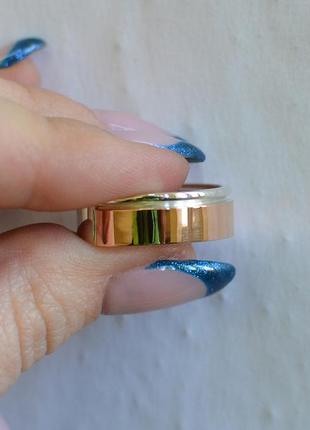 Кольцо обручальное серебряное с золотой накладкой гладкое6 фото