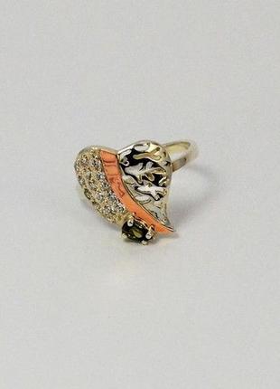 Каблучка срібна листочок із золотою напайкою та білими цирконами