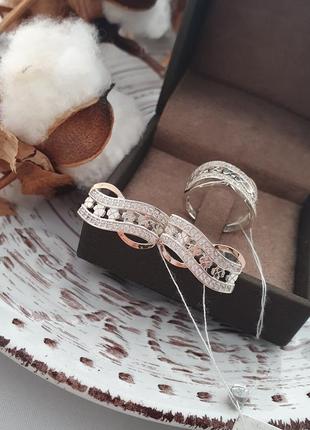 Комплект серебряный кольцо и серьги с золотыми лепестками клевера и белыми фианитами5 фото