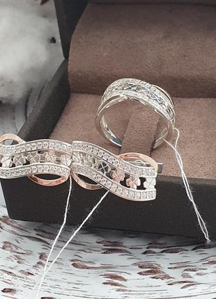 Комплект серебряный кольцо и серьги с золотыми лепестками клевера и белыми фианитами