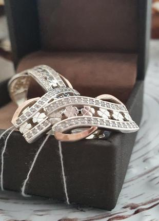 Комплект серебряный кольцо и серьги с золотыми лепестками клевера и белыми фианитами9 фото