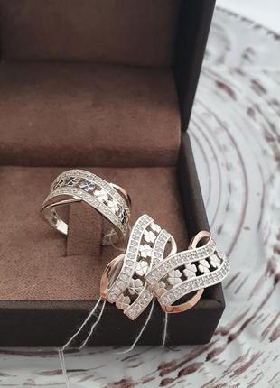 Комплект серебряный кольцо и серьги с золотыми лепестками клевера и белыми фианитами6 фото