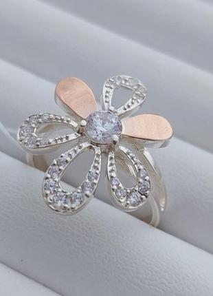 Кольцо серебряное цветок милена с золотыми напайками и фианитами10 фото